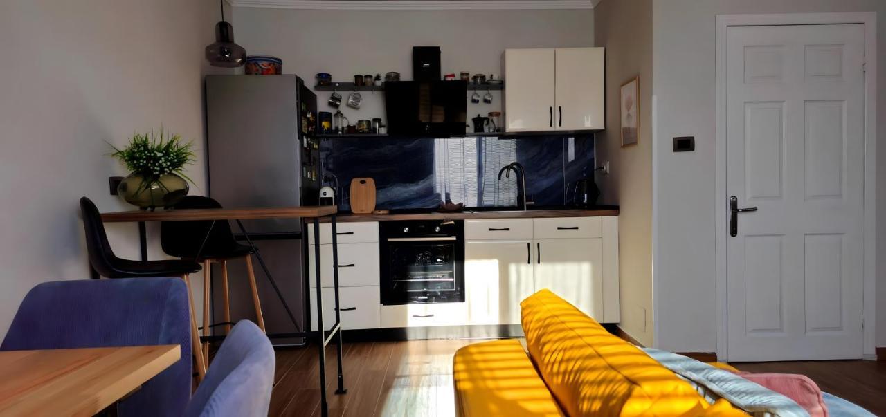 Apartment Nuci's Place 2, Sunny With Balcony Near Blloku Tirana